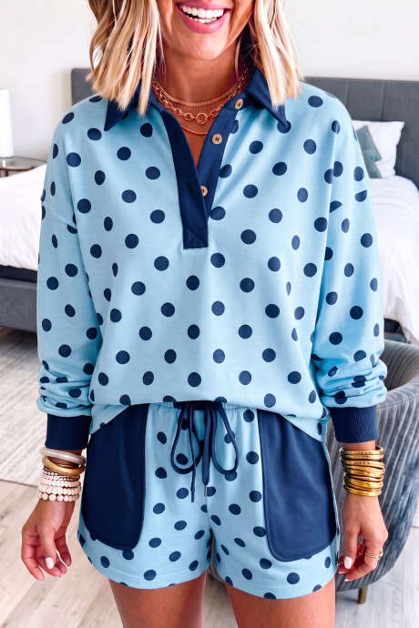 Set Polo Longgar Bahu Jatuh Motif Polkadot Biru Langit dengan Saku Tempel dan Celana Pendek Kasual