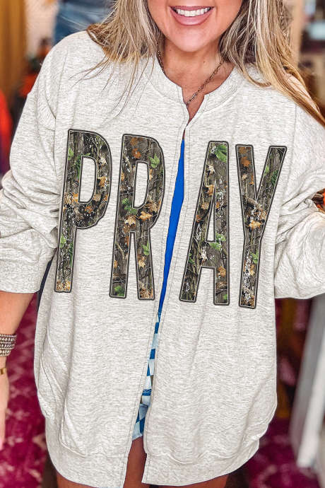 Sweat-shirt tunique ouvert sur le devant, imprimé camouflage gris clair, inscription PRAY