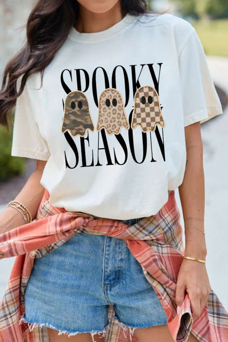 Camiseta de manga curta com estampa de fantasmas brancos para o Halloween