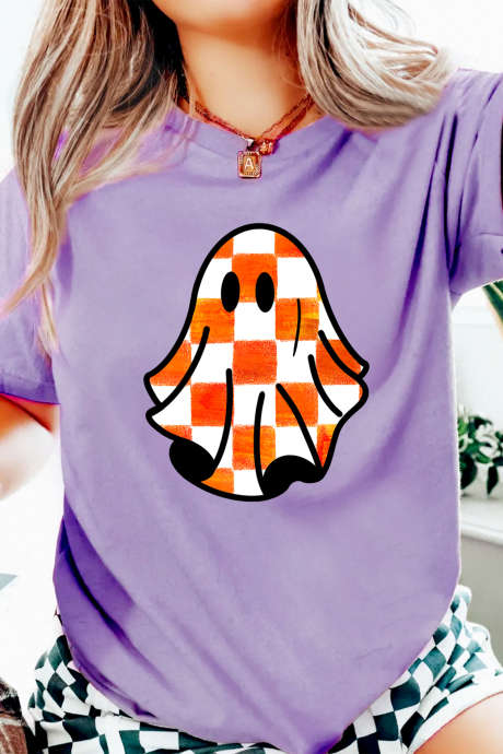 Camiseta gráfica de Halloween com estampa xadrez de fantasmas e glicínias