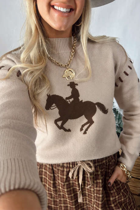 Suéter de cuello alto con estampado vaquero western y detalles cosidos, color pergamino.