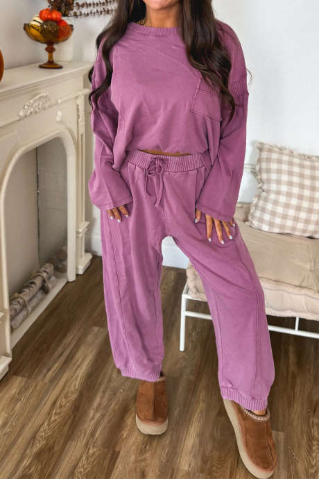 Sæt med cropped sweatshirt og joggingbukser i lilla orkidé