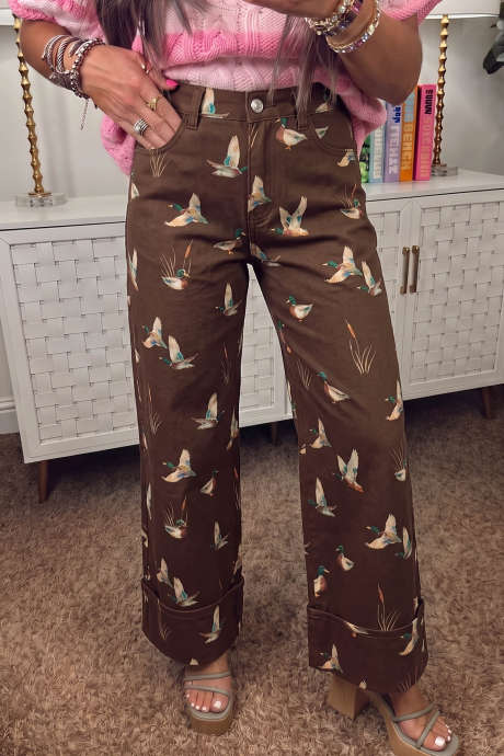 Jeans marrons elegants amb estampat de collverd i vora amb punys