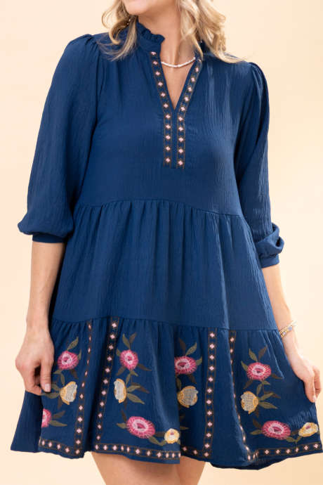 Marineblaues Kleid in Übergröße mit floraler Stickerei, V-Ausschnitt und langen Ärmeln