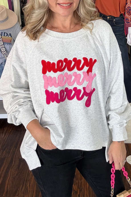Lichtgrijze feestelijke trui met paillettenborduursel en vrolijke slogan.