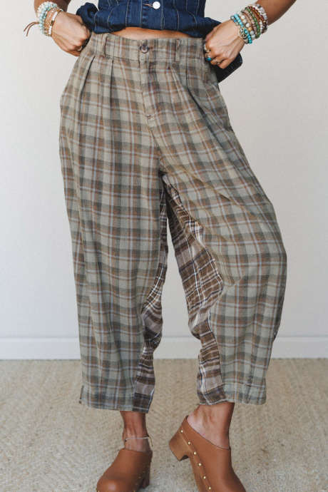Pantaloni casual alla caviglia a quadri marroni con blocchi di colore