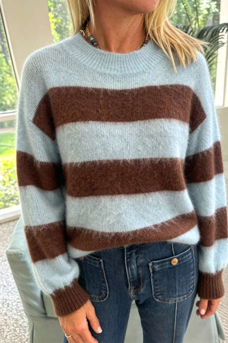 Maglione casual a girocollo a righe spazzolate color azzurro nebbia