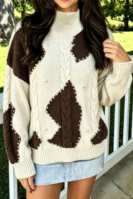 Beige Strickpullover mit Zopfmuster, Perlen und Western-Punkten