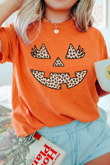 Oranje T-shirt met luipaardprint en pompoengezicht voor Halloween, ronde hals, casual.