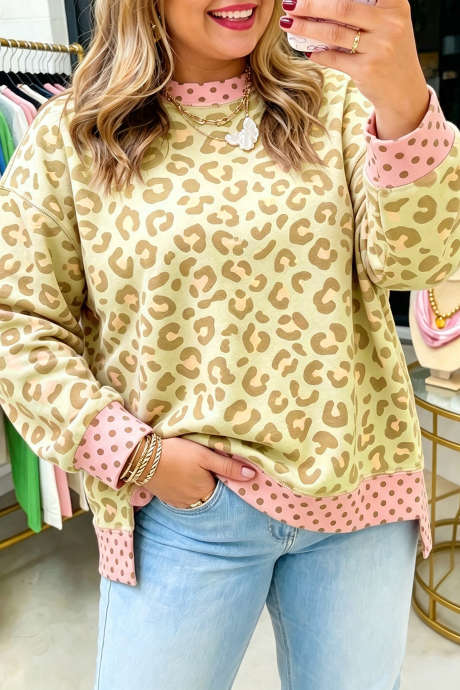 Bluzka z długim rękawem w kolorze khaki plus size z nadrukiem w panterkę i kontrastowymi kropkami