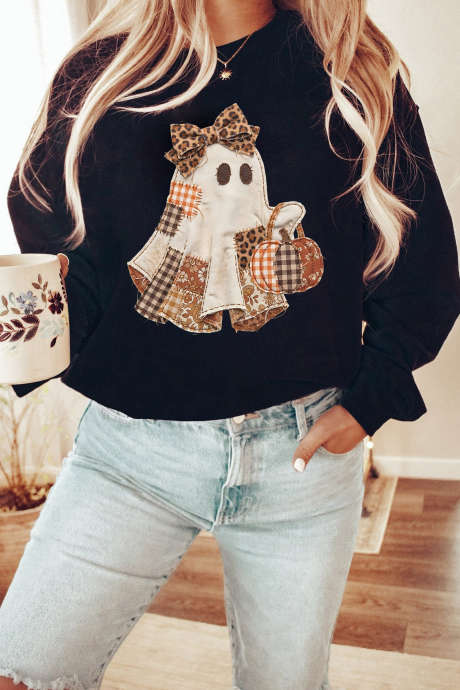 Sudadera negra de cuello redondo con estampado de fantasmas y patchwork de Halloween.