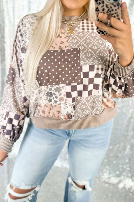 Sudadera de punto acanalada con estampado floral mixto de estilo western en color marrón.