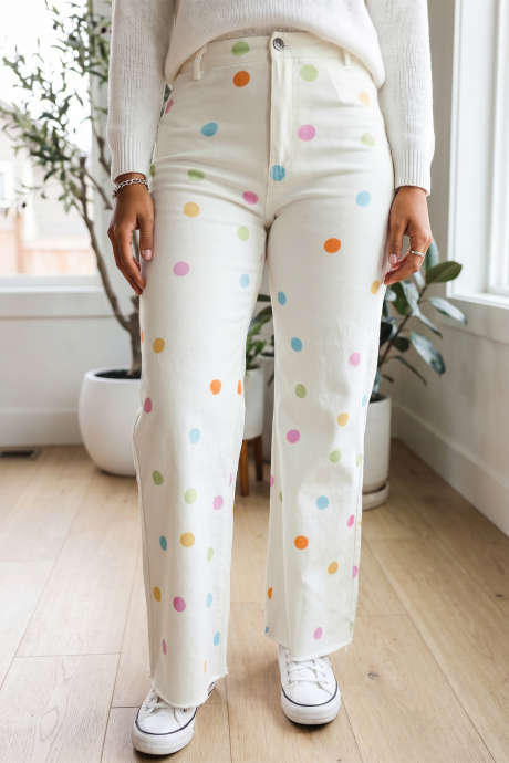 Weiße High-Waist-Jeans mit Polka-Dots und geradem Bein