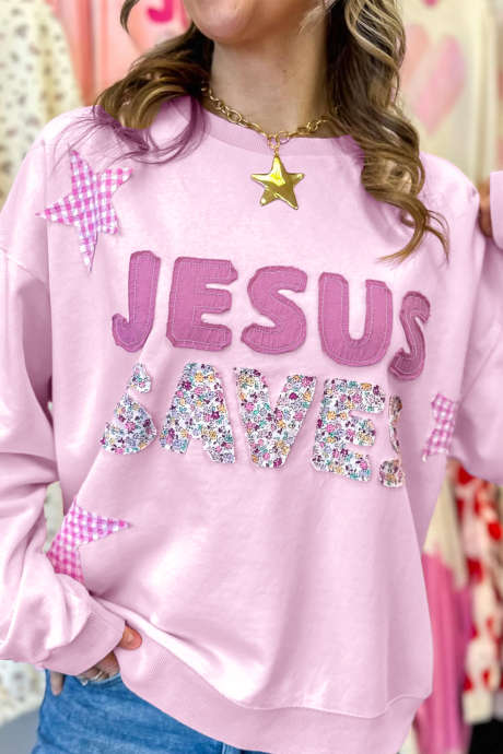 Sudadera rosa de talla grande con detalle de patchwork de estrellas y estampado a cuadros "JESÚS SALVA"
