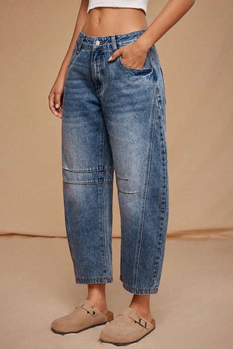 Jeans ajustados de corte recto con paneles, cintura natural y largo hasta el tobillo, color azul vela.