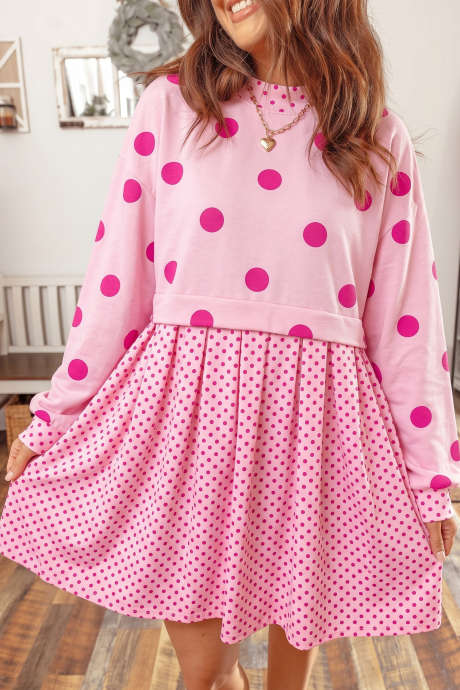 Vestido corto plisado de manga larga con lunares rosas en contraste