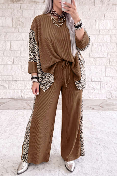 Conjunto de top de manga larga con estampado de leopardo castaño y tejido acanalado retorcido y pantalón holgado