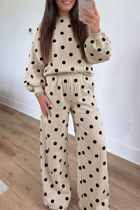 Conjunto de 2 piezas: top beige de manga abullonada y pantalón casual.