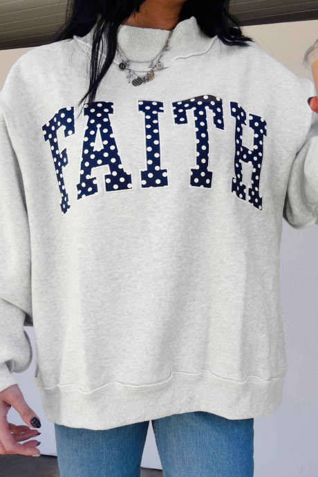 Sudadera holgada gris claro con cuello alto, estampado de lunares y eslogan LC25321561-P1011