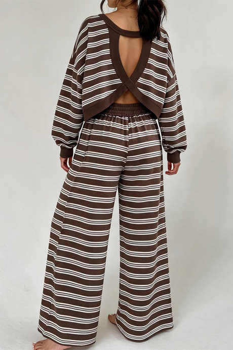Conjunto de 2 piezas: top de manga larga con espalda descubierta y rayas marrones, y pantalón de pierna ancha.