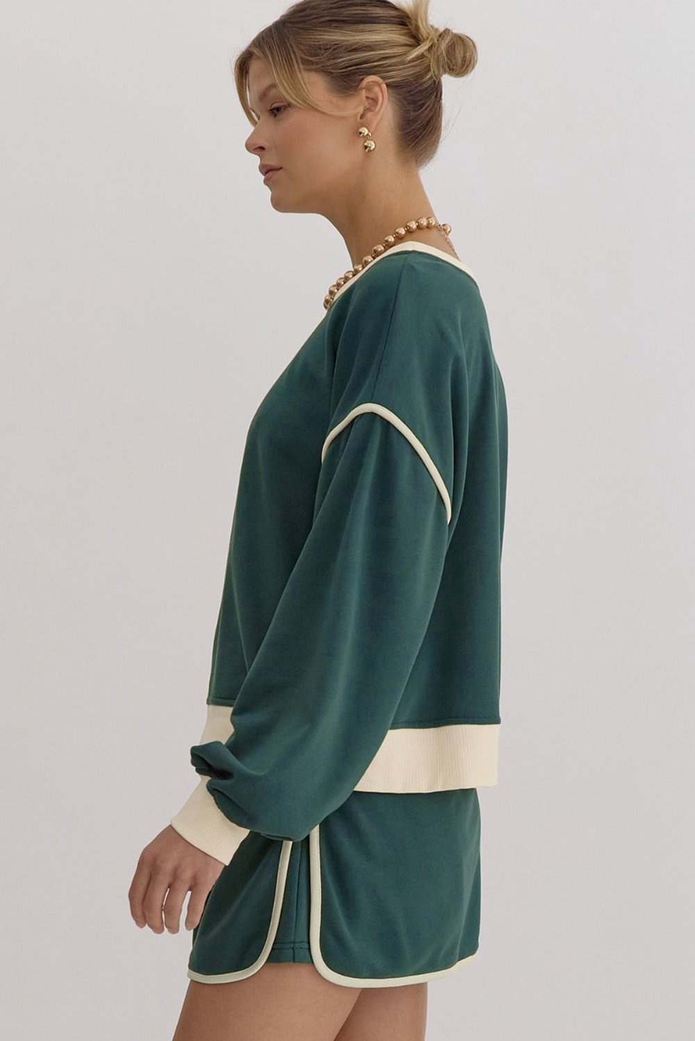 Evergreen Color Contrast Loose Pullover and Lace-up Waist Skort Set view 10