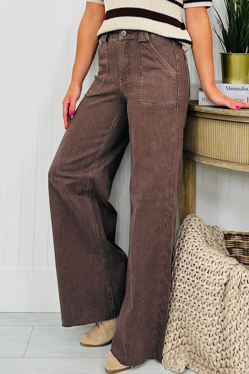 Dark Brown Retro Washed Patch Pocket Loose Jeans view 3