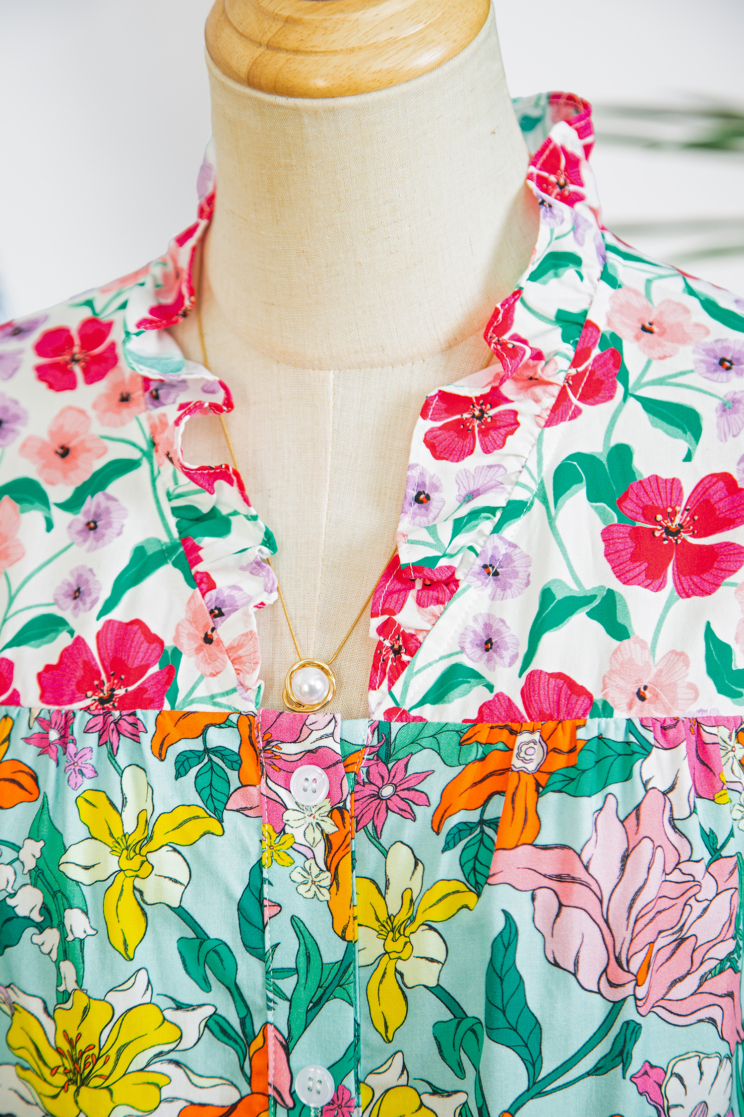 Sky Blue Floral Print Split Neck Button Front Flutter Sleeve Blouse view 14