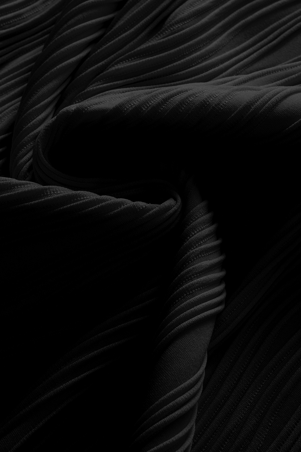 Black Solid Color Wavy Textured Plus Size Tee