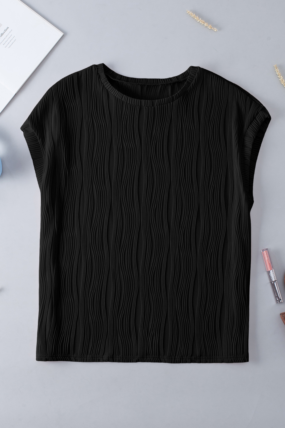 Black Solid Color Wavy Textured Plus Size Tee