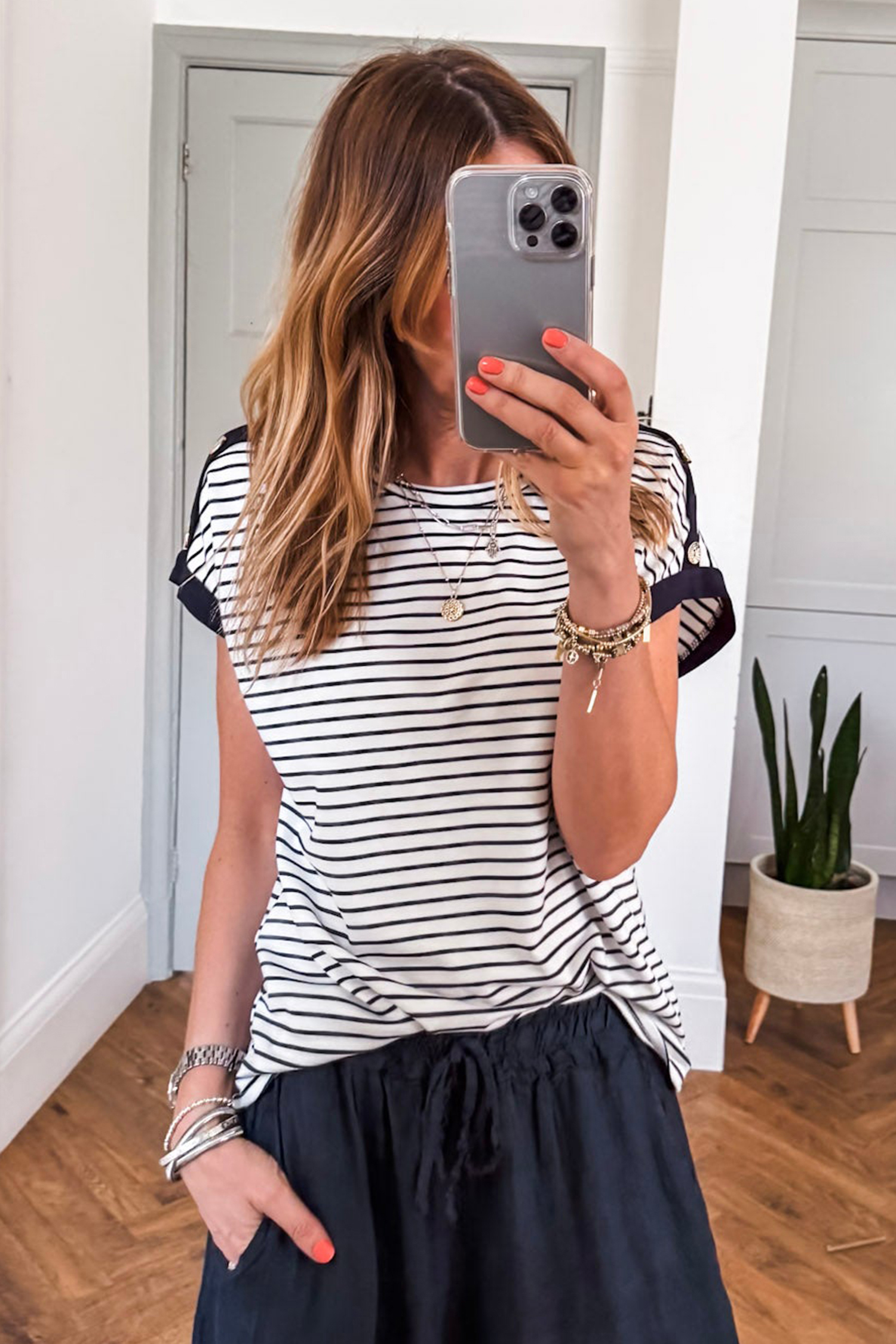 Black Stripe Cuffed Sleeve Button Detail Loose Tee view 11