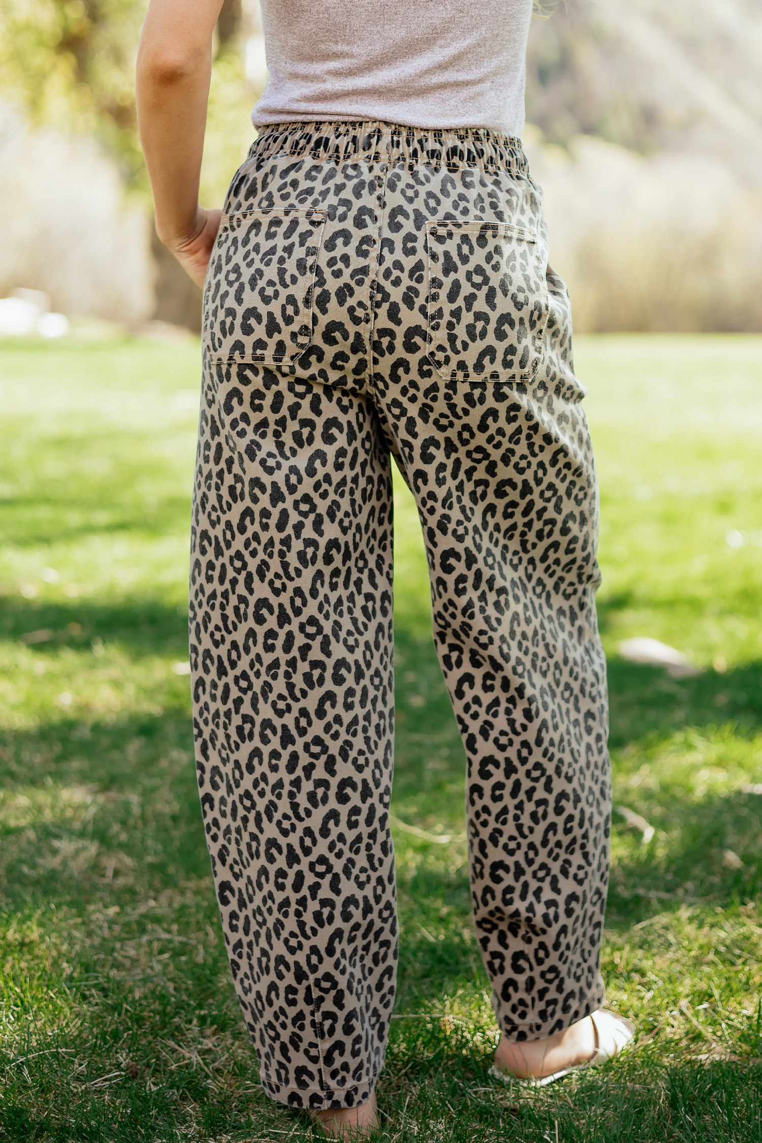 Khaki Leopard Print Drawstring Elastic Waist Loose Denim Pants with Pockets view 2