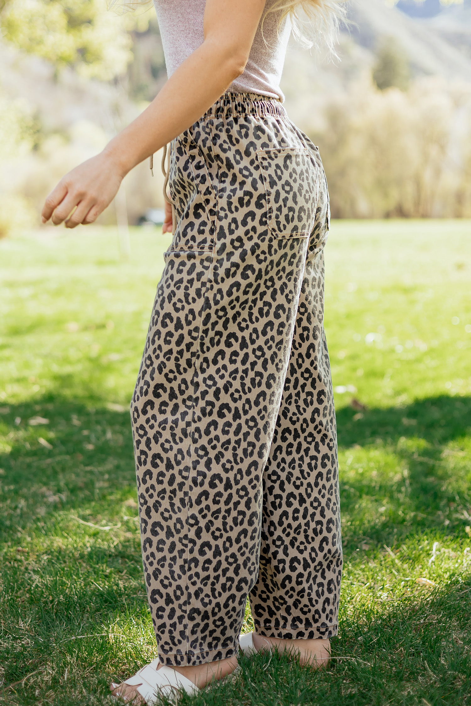 Khaki Leopard Print Drawstring Elastic Waist Loose Denim Pants with Pockets view 3