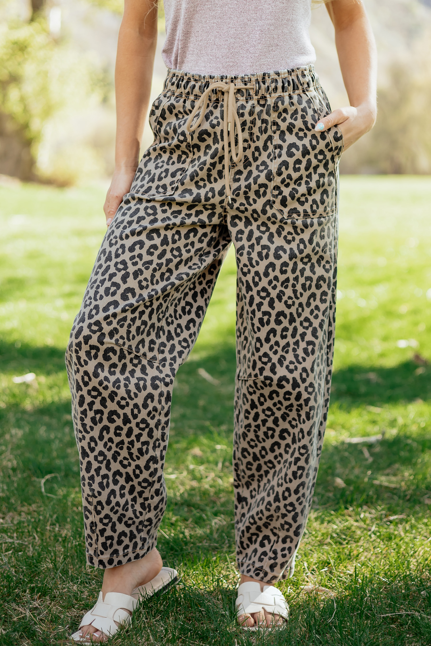 Khaki Leopard Print Drawstring Elastic Waist Loose Denim Pants with Pockets view 4