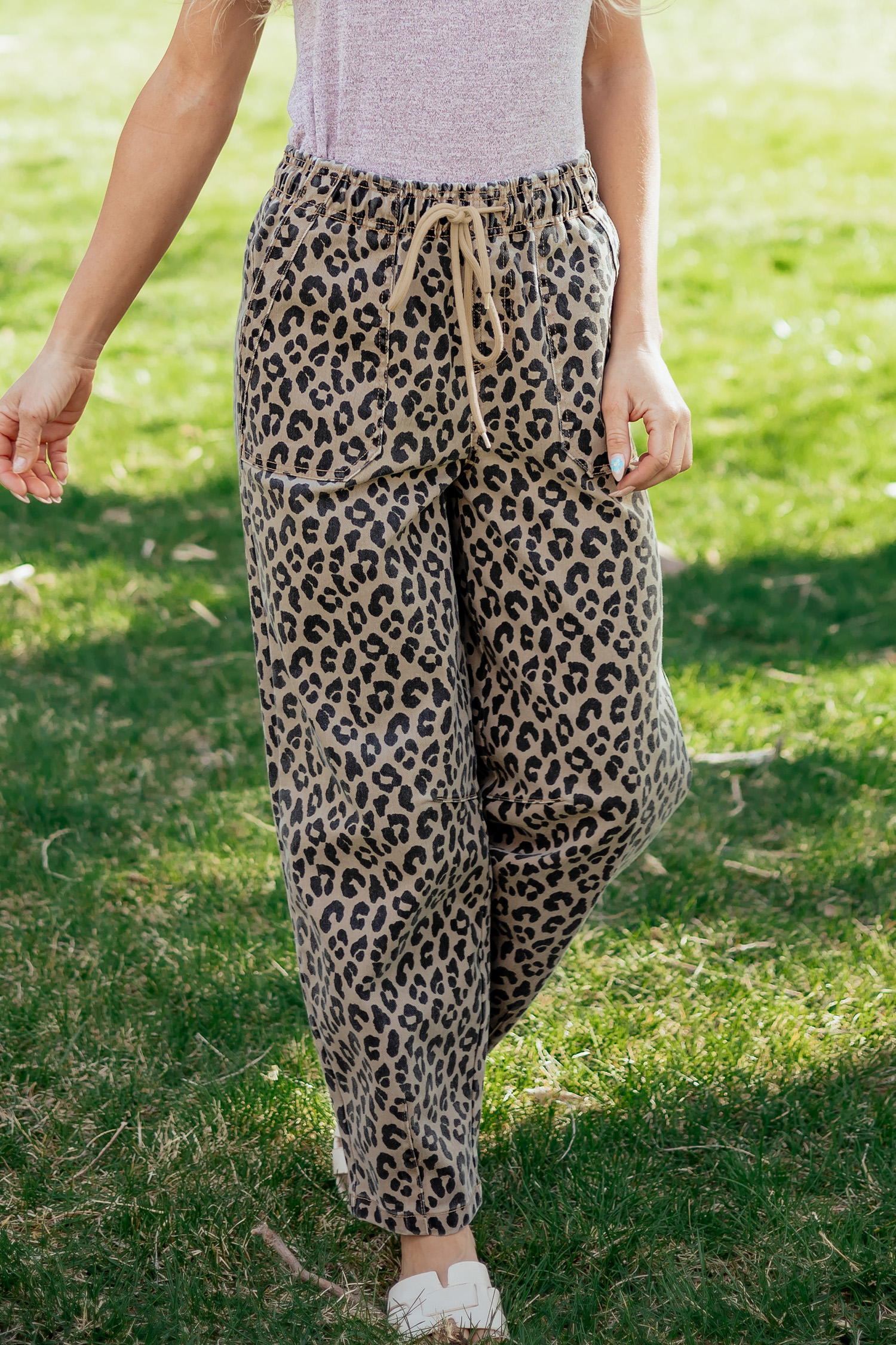 Khaki Leopard Print Drawstring Elastic Waist Loose Denim Pants with Pockets view 5