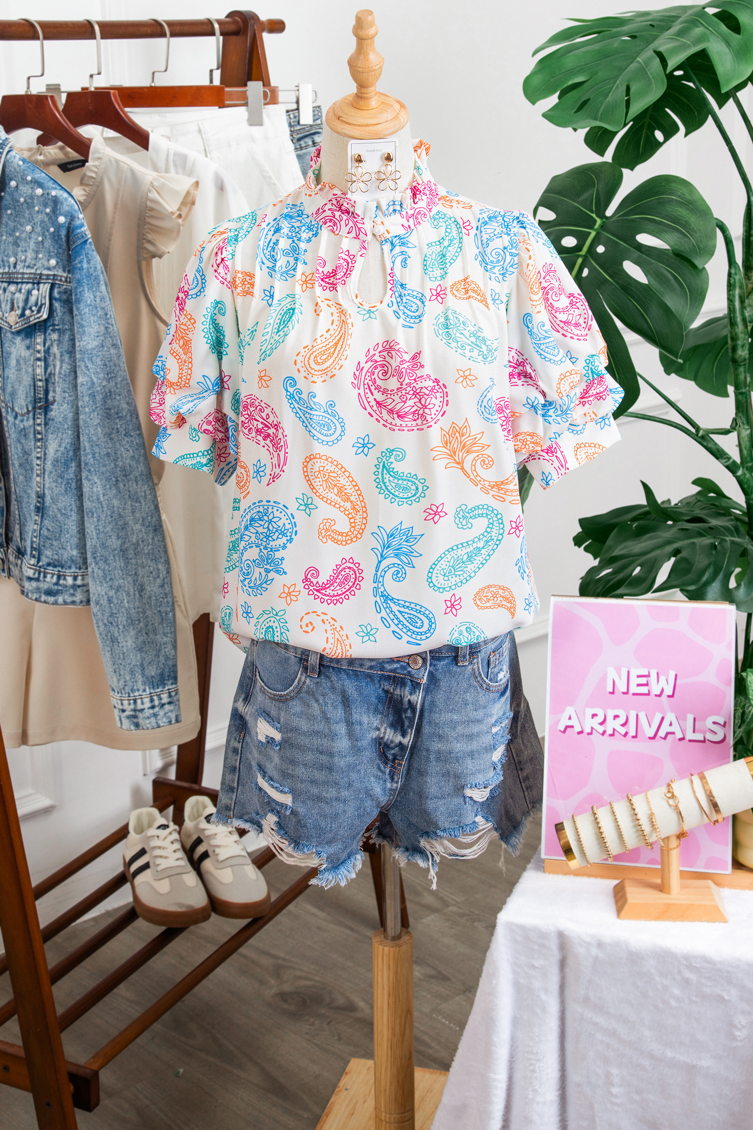 Multicolour Vibrant Paisley Printed Button Keyhole Puff Sleeve Blouse view 9