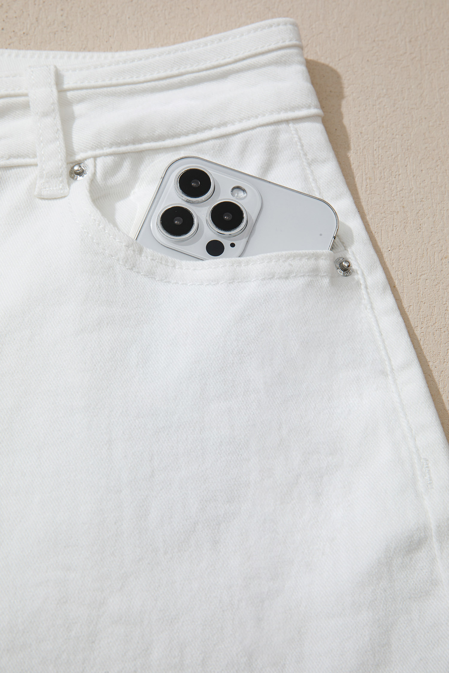 White Solid Color Loose Casual Jeans view 13