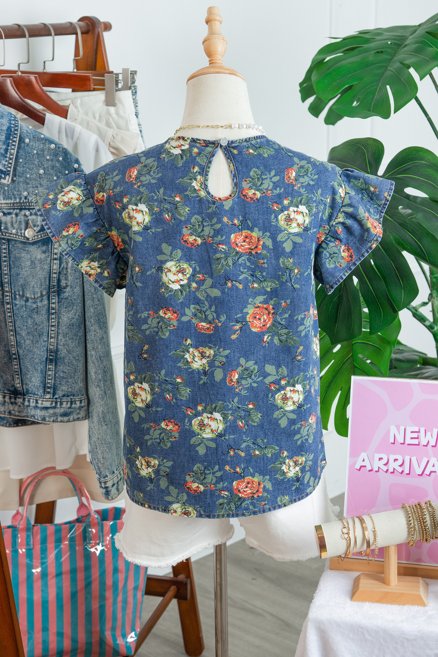 Ashleigh Blue Ruffled Short Sleeve Floral Denim Top view 13